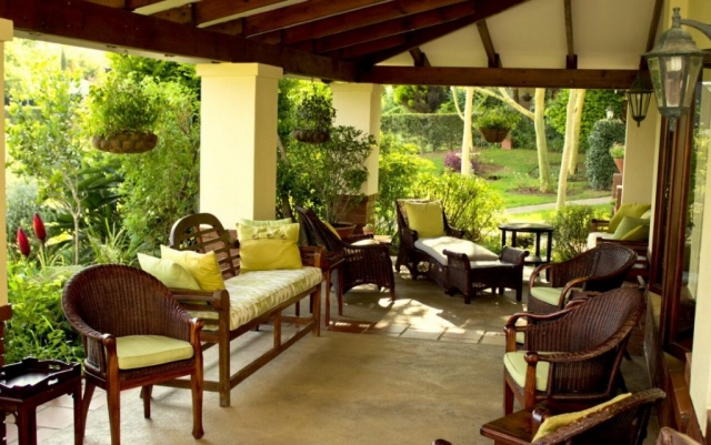08 – Oliver’s Restaurant & Lodge – Lounge Verandah_preview