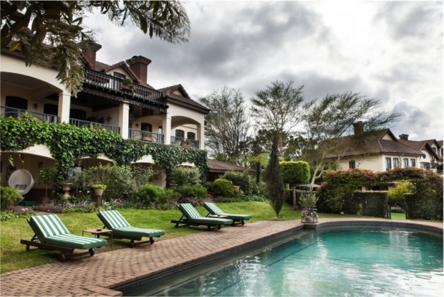 16 – Oliver’s Restaurant & Lodge – Lodge Pool_preview