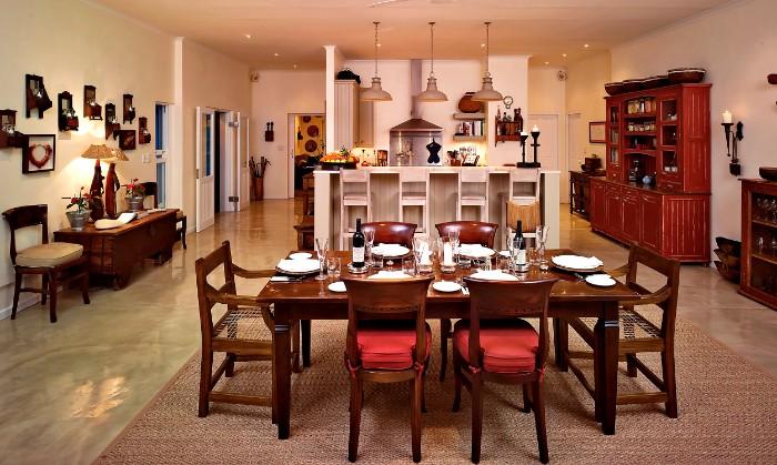 umSisi-House-Dining-Room-to-Chefs-Kitchen